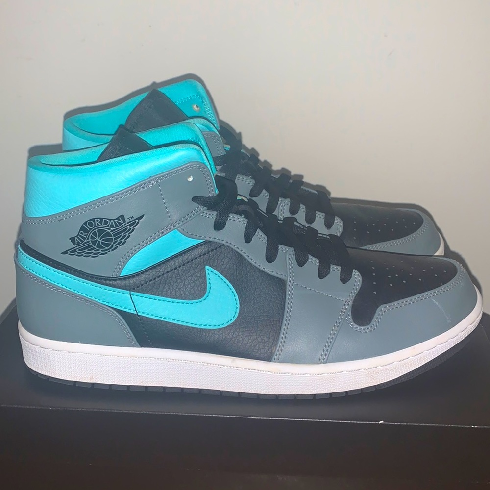 Jordan 1 Mid Grey Aqua
